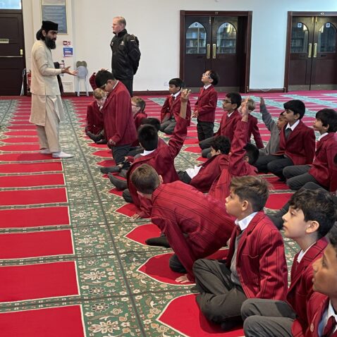 imam talking to students in a masjid